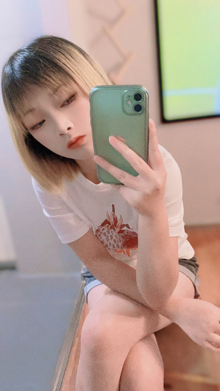 态度很好的00后小嫩妹